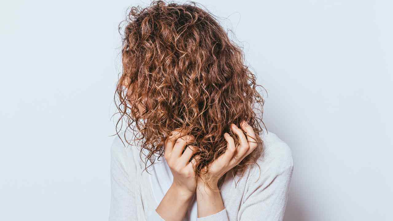 Read more about the article Embrace Your Curls: Tips and Suggestions for Treating Curly Hair